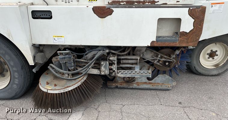 image for item MA9802 2005 Elgin Pelican  street sweeper