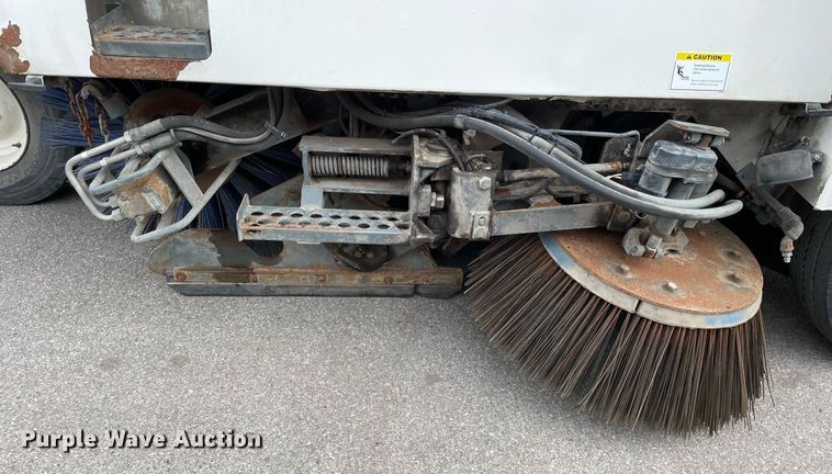 image for item MA9802 2005 Elgin Pelican  street sweeper