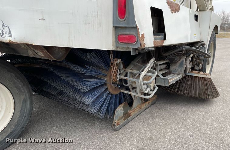 image for item MA9802 2005 Elgin Pelican  street sweeper