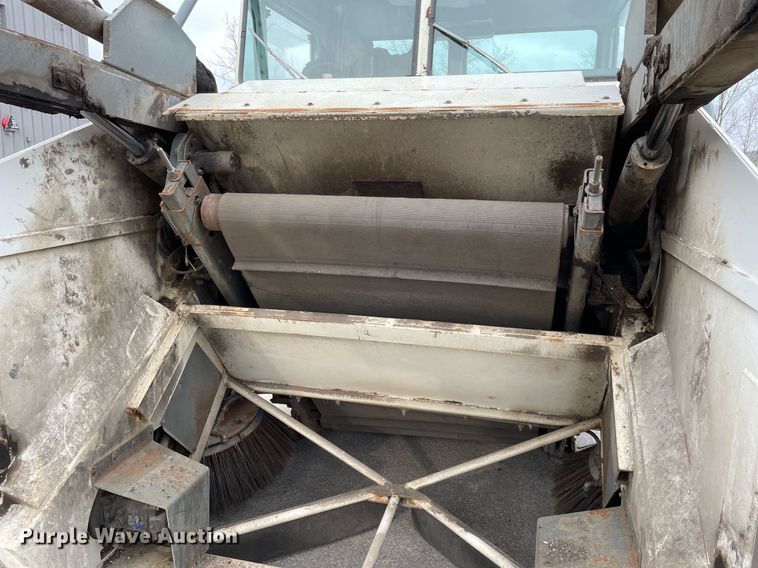 image for item MA9802 2005 Elgin Pelican  street sweeper