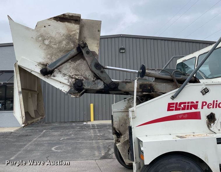image for item MA9802 2005 Elgin Pelican  street sweeper