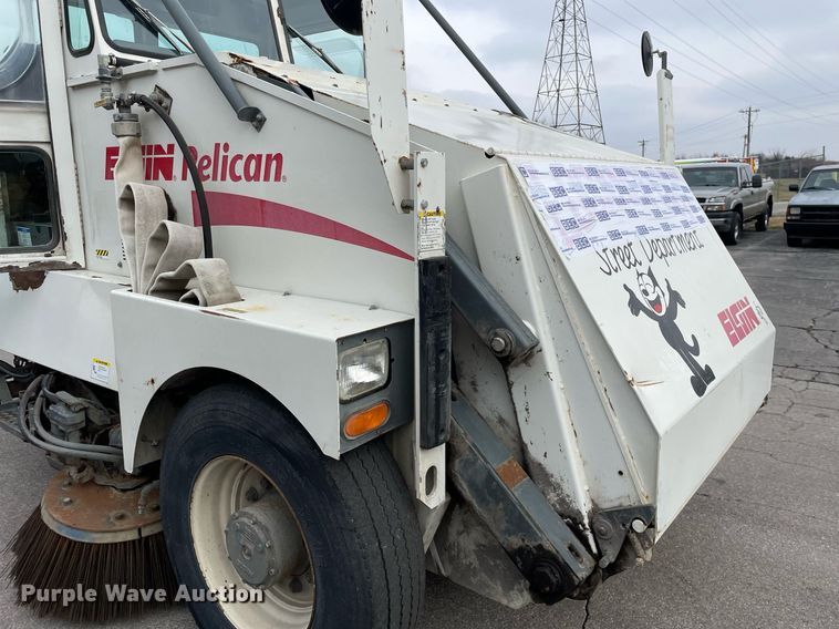 image for item MA9802 2005 Elgin Pelican  street sweeper