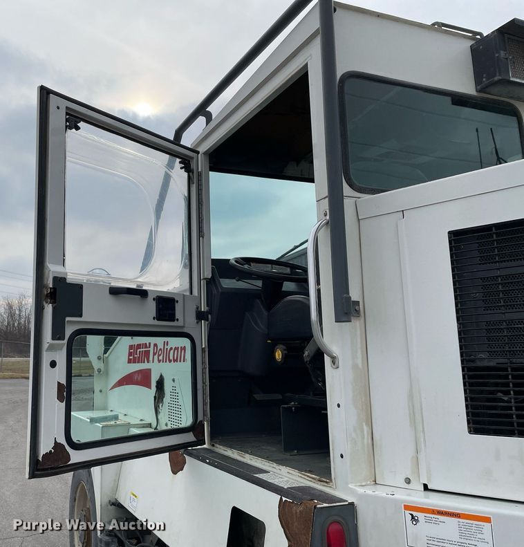 image for item MA9802 2005 Elgin Pelican  street sweeper