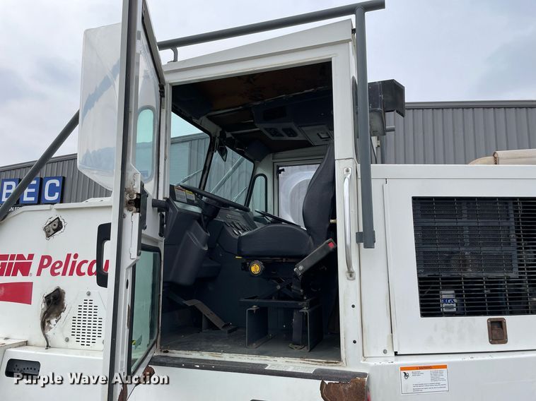 image for item MA9802 2005 Elgin Pelican  street sweeper