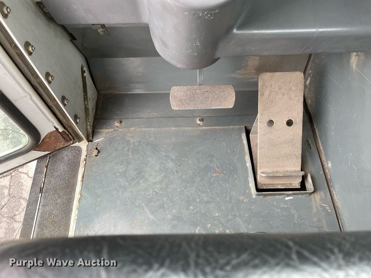 image for item MA9802 2005 Elgin Pelican  street sweeper