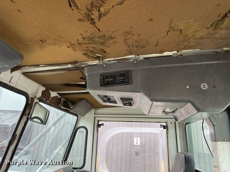 image for item MA9802 2005 Elgin Pelican  street sweeper