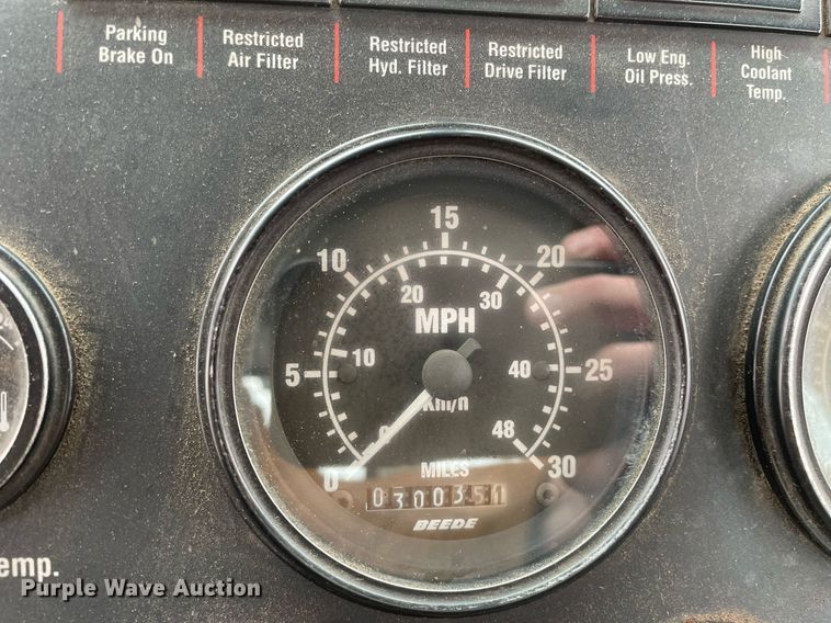 image for item MA9802 2005 Elgin Pelican  street sweeper