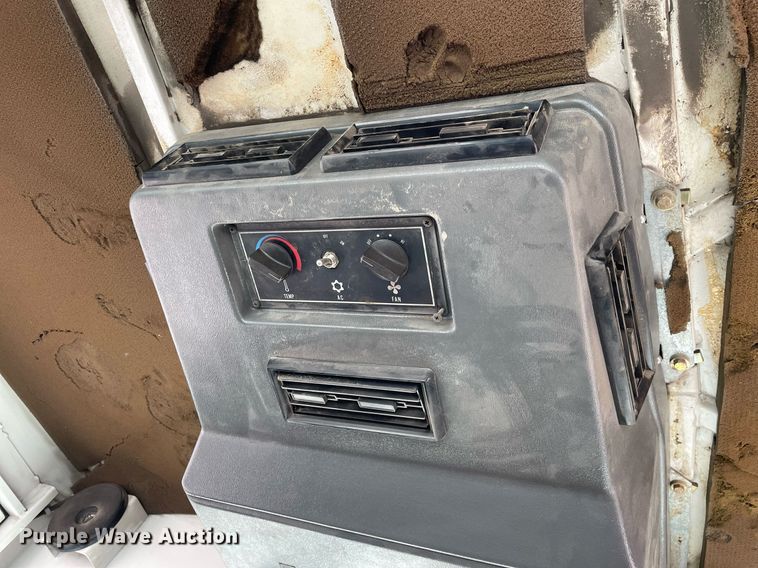 image for item MA9802 2005 Elgin Pelican  street sweeper