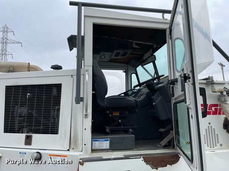 image for item MA9802 2005 Elgin Pelican  street sweeper