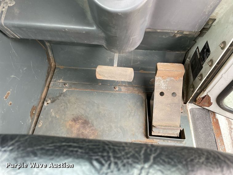 image for item MA9802 2005 Elgin Pelican  street sweeper