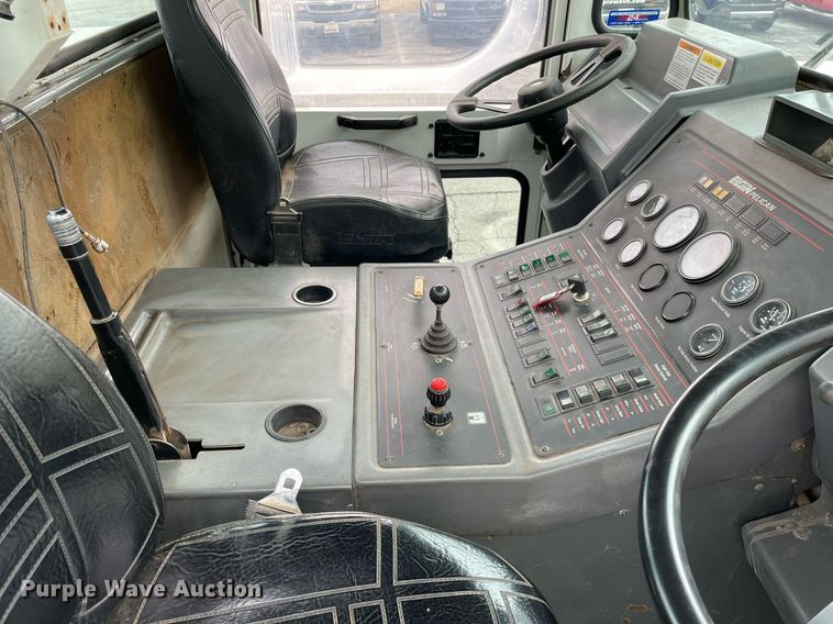 image for item MA9802 2005 Elgin Pelican  street sweeper