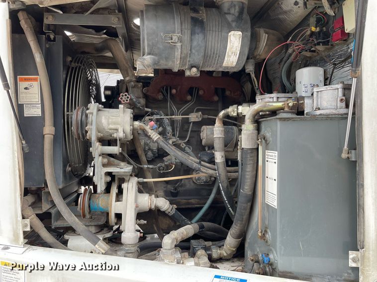 image for item MA9802 2005 Elgin Pelican  street sweeper