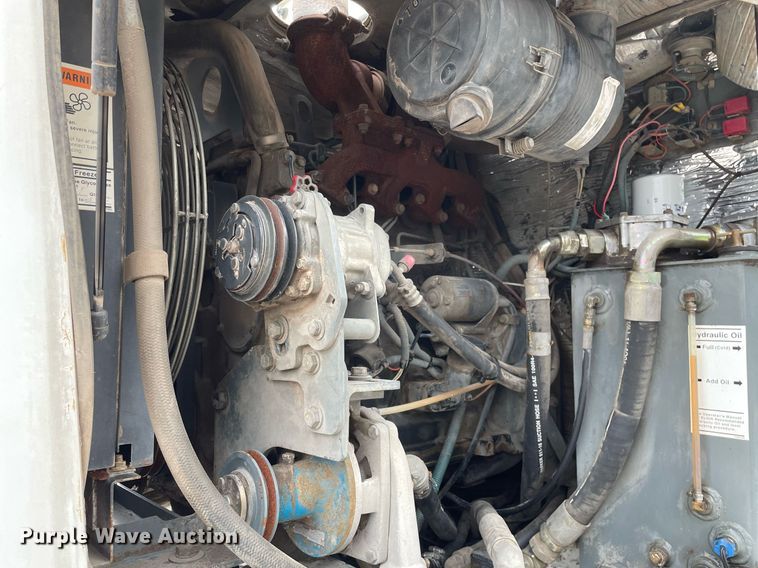 image for item MA9802 2005 Elgin Pelican  street sweeper