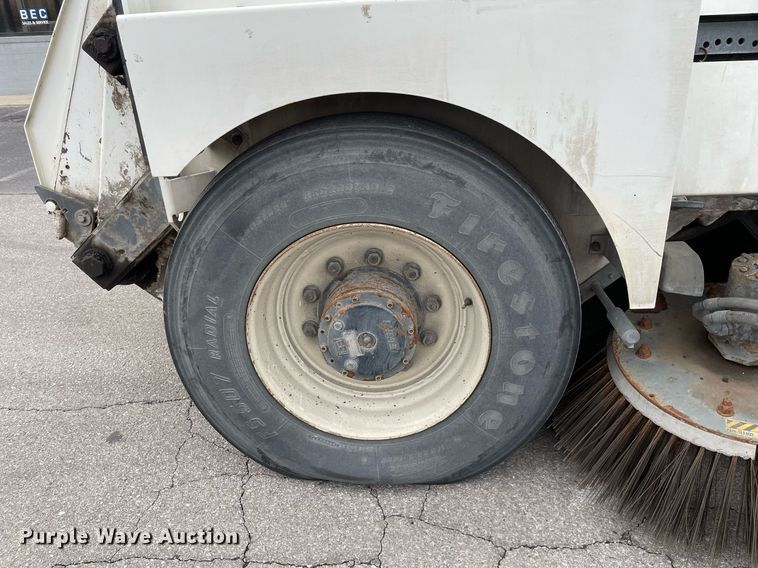 image for item MA9802 2005 Elgin Pelican  street sweeper