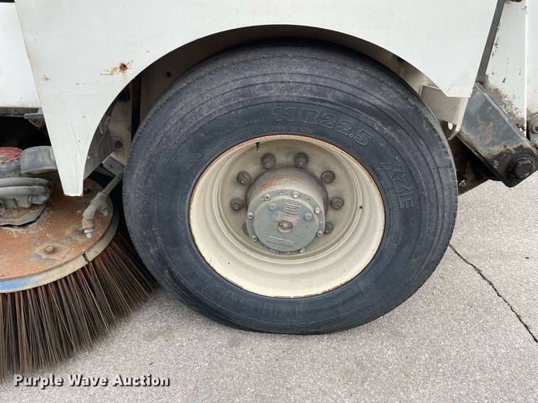 image for item MA9802 2005 Elgin Pelican  street sweeper