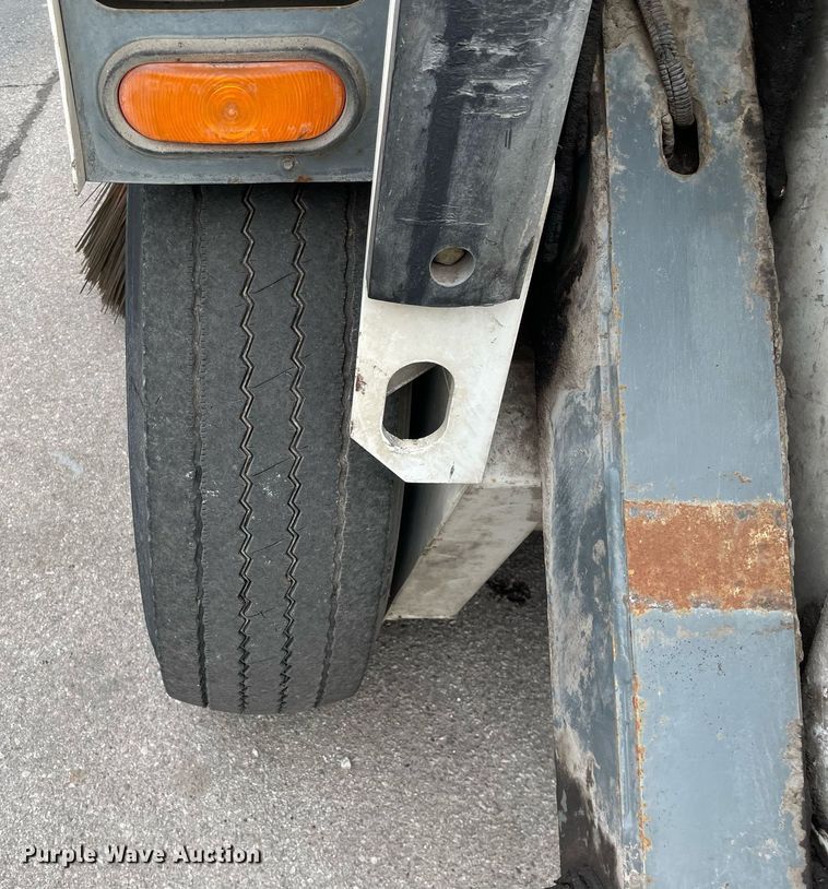 image for item MA9802 2005 Elgin Pelican  street sweeper