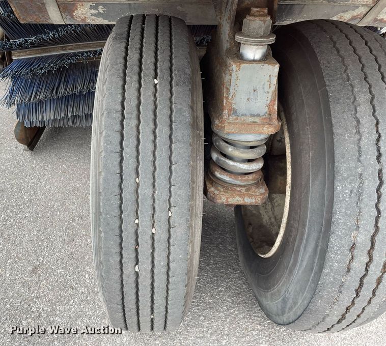 image for item MA9802 2005 Elgin Pelican  street sweeper