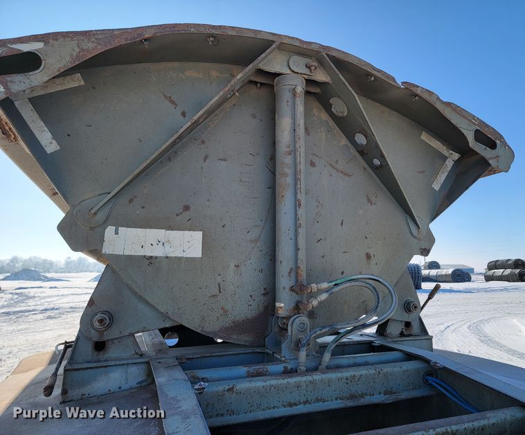 image for item ME9645 2005 Smith Co  side dump trailer