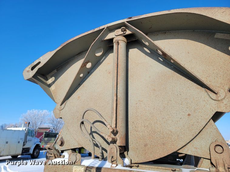 image for item ME9645 2005 Smith Co  side dump trailer