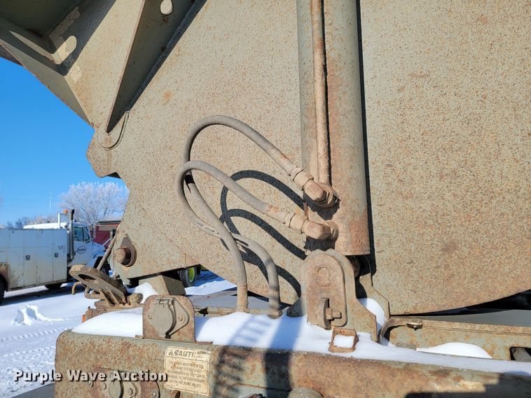 image for item ME9645 2005 Smith Co  side dump trailer