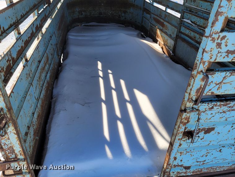 image for item ME9651 1972 S&H  livestock trailer