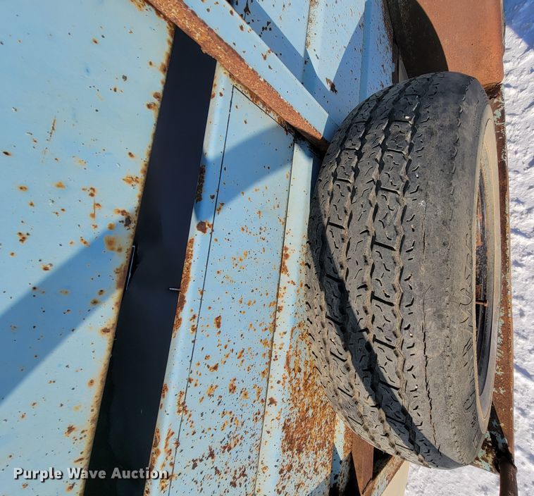 image for item ME9651 1972 S&H  livestock trailer