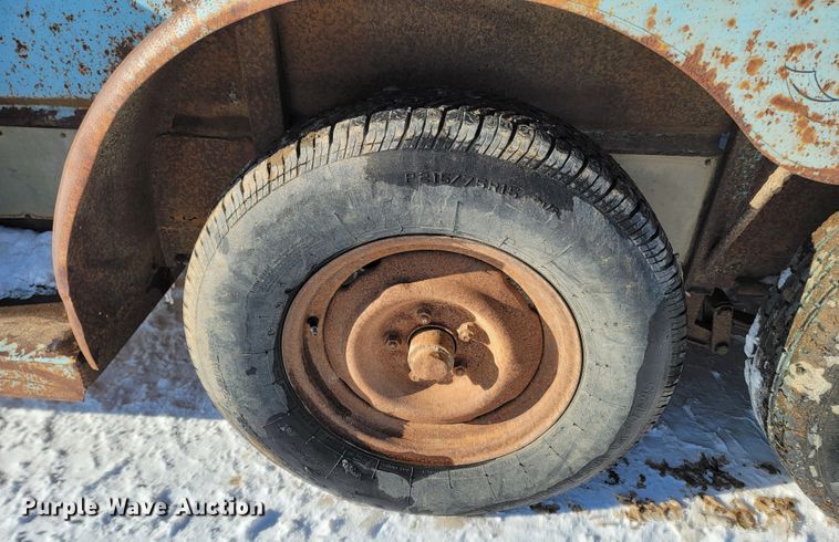 image for item ME9651 1972 S&H  livestock trailer