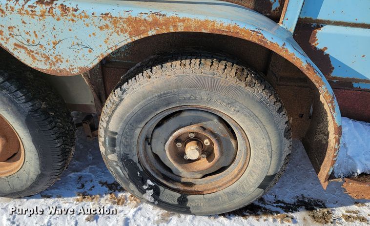 image for item ME9651 1972 S&H  livestock trailer