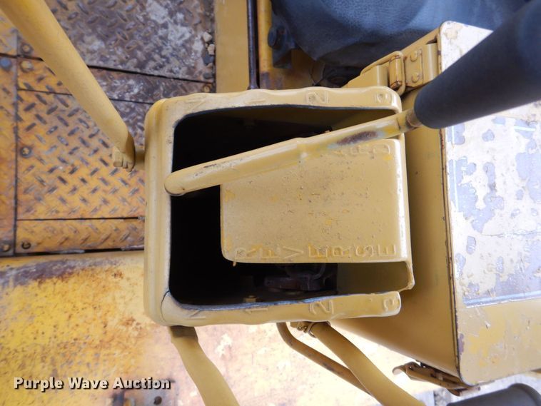 image for item MJ9958 1975 Caterpillar D5  dozer