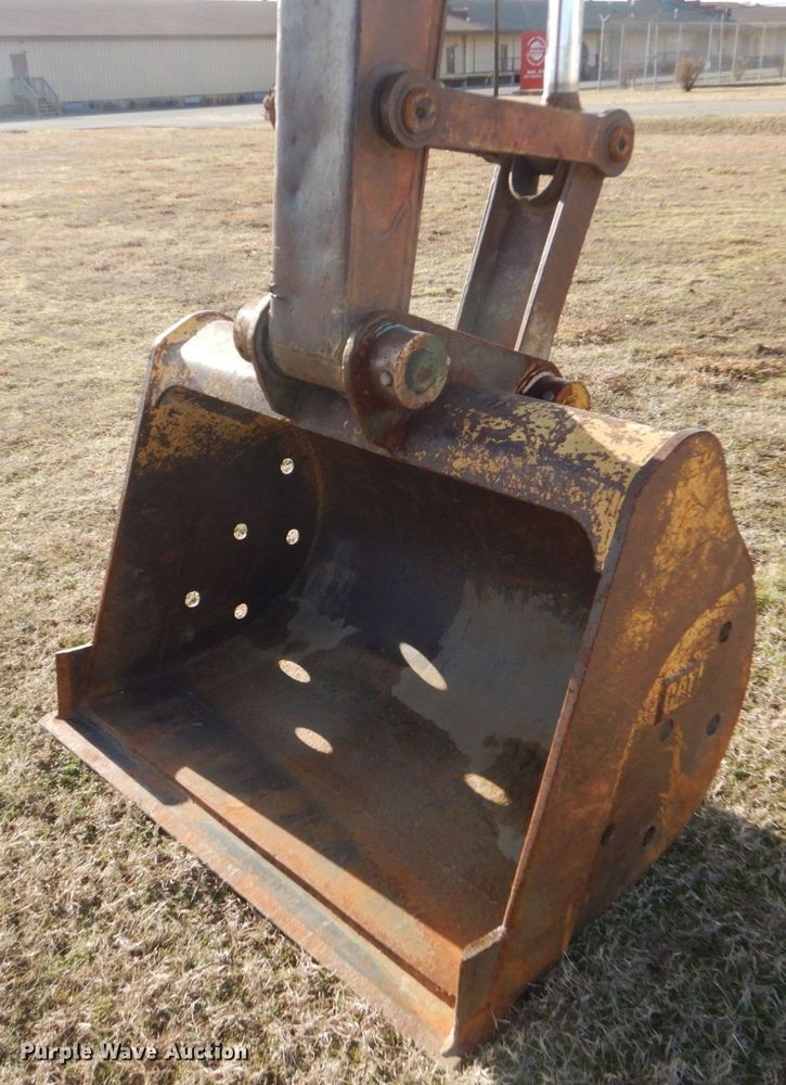 image for item MM9610 1992 Caterpillar EL240B  long reach excavator