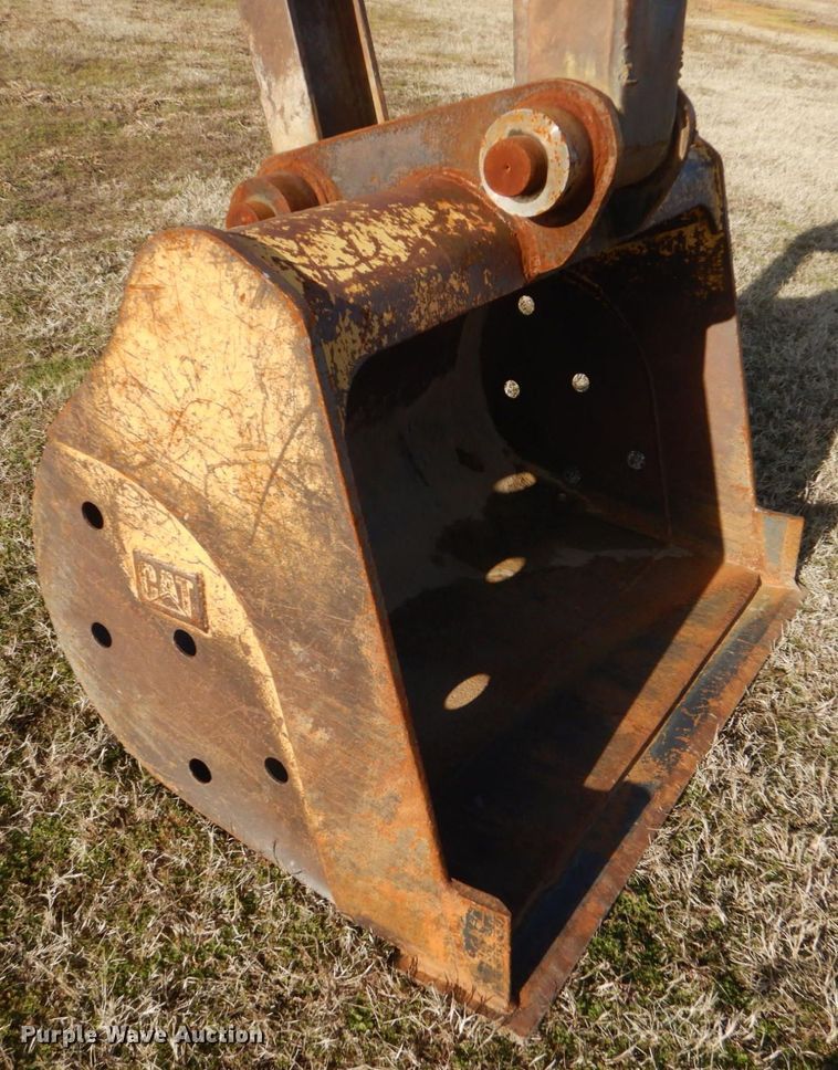 image for item MM9610 1992 Caterpillar EL240B  long reach excavator