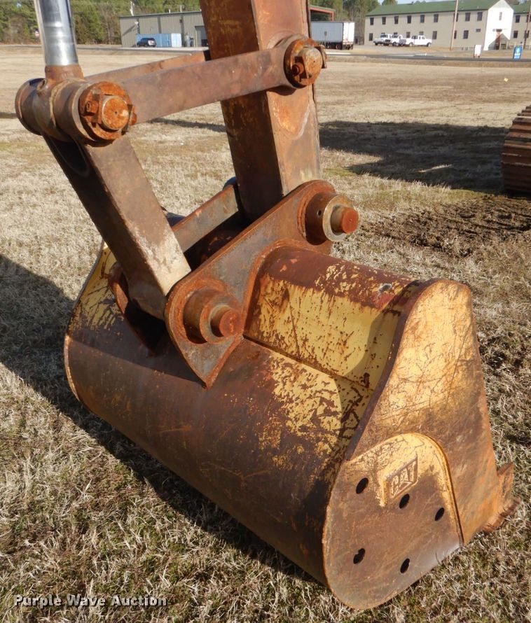 image for item MM9610 1992 Caterpillar EL240B  long reach excavator