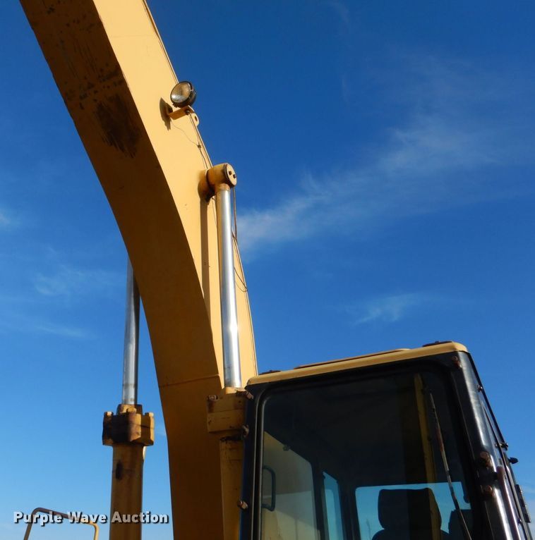 image for item MM9610 1992 Caterpillar EL240B  long reach excavator