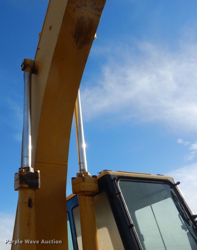 image for item MM9610 1992 Caterpillar EL240B  long reach excavator