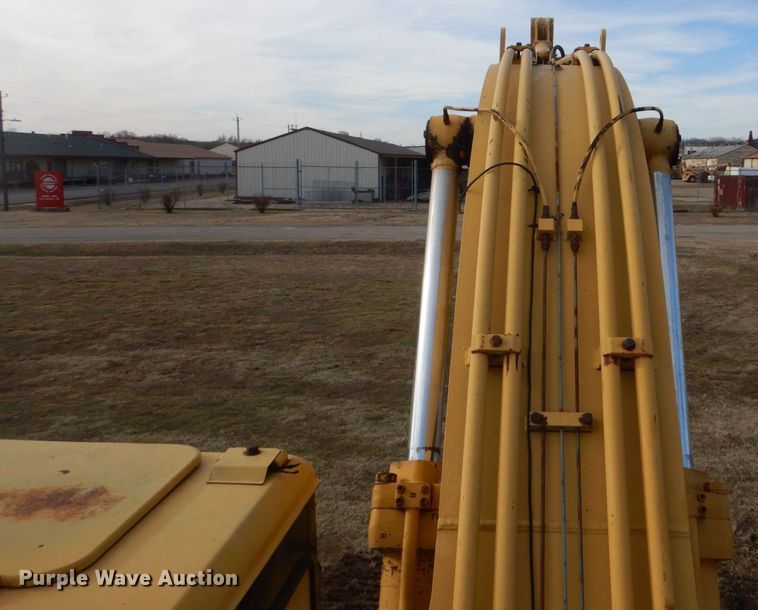 image for item MM9610 1992 Caterpillar EL240B  long reach excavator