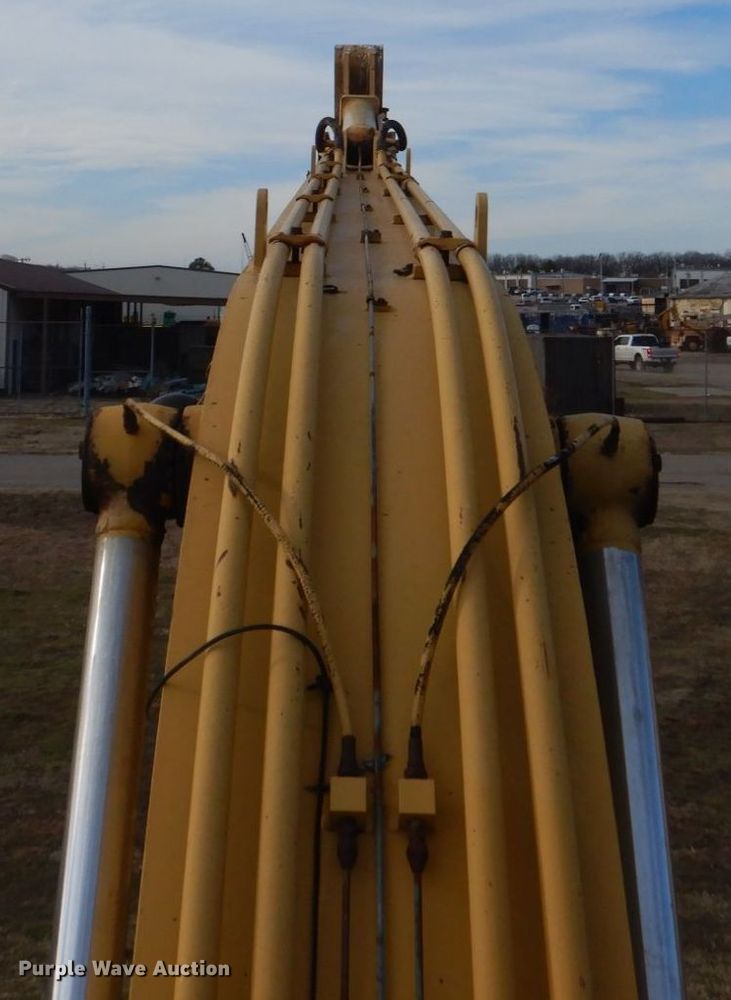 image for item MM9610 1992 Caterpillar EL240B  long reach excavator