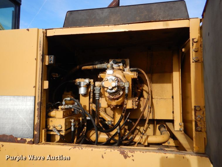 image for item MM9610 1992 Caterpillar EL240B  long reach excavator