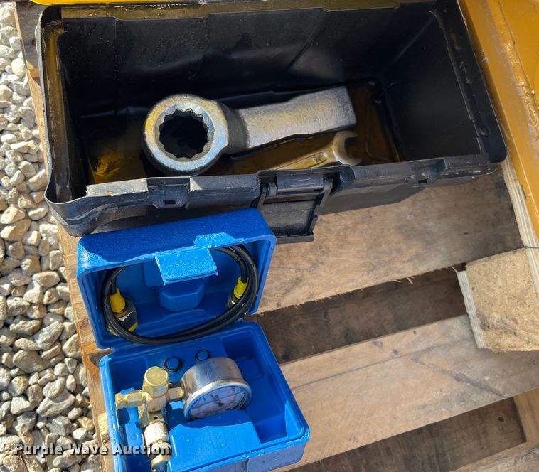 image for item MW9441 2022 Agrotk SSHH680  skid steer breaker