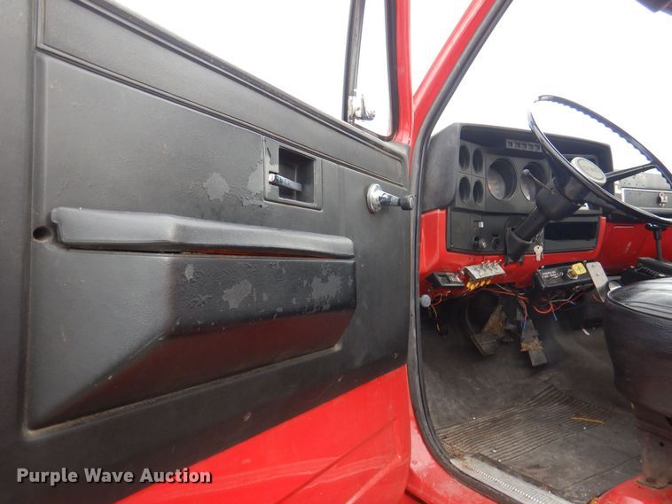 image for item DJ3868 1987 GMC TopKick C7000  pumper fire truck