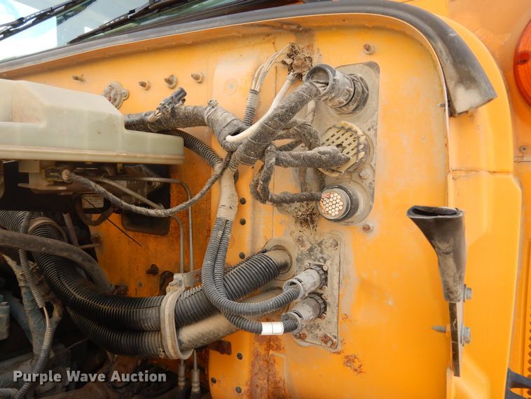 image for item DK7512 2005 International CE300  school bus