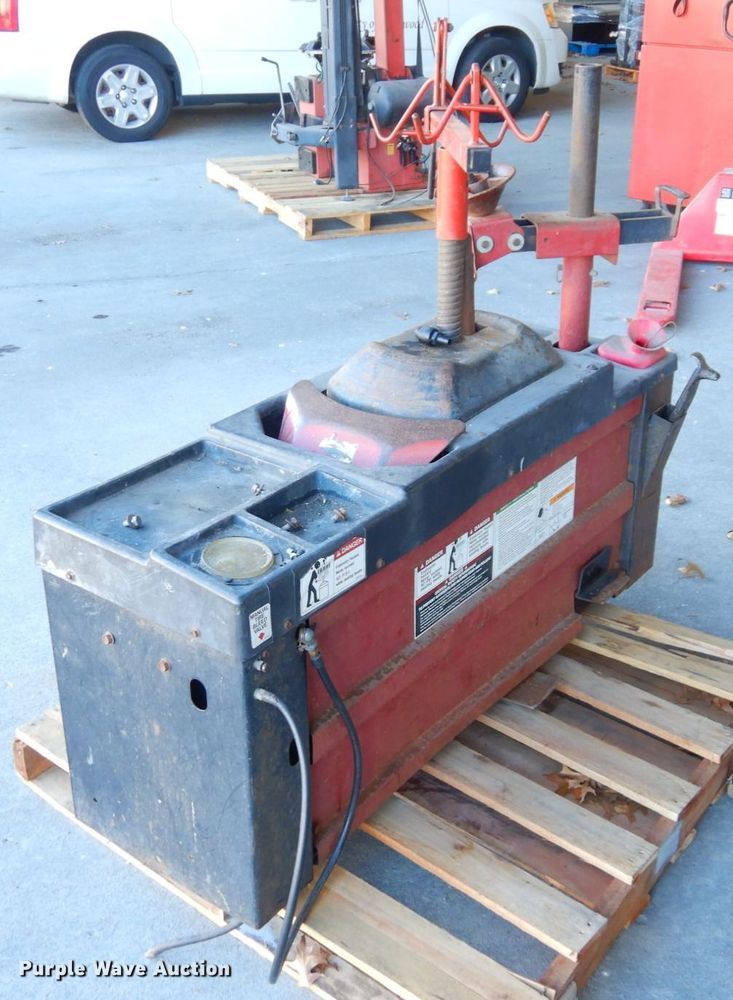 Coats 4050A tire changer in Leawood, KS Item DR8116 sold Purple Wave