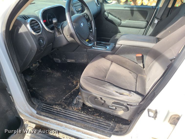 image for item JG9538 2010 Ford Explorer XLT  SUV