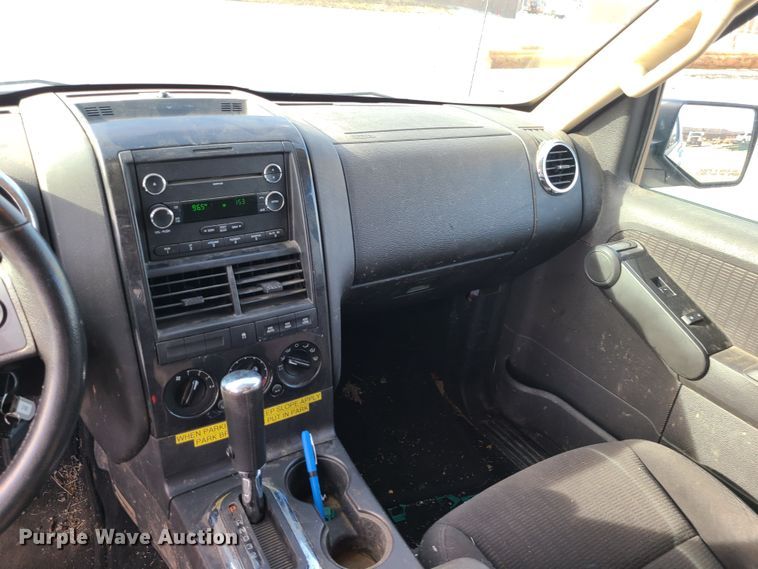 image for item JG9538 2010 Ford Explorer XLT  SUV