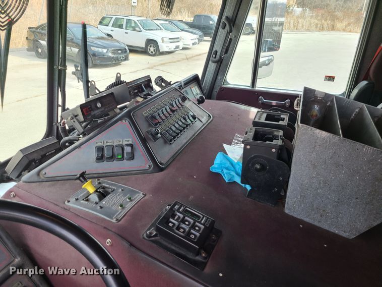 image for item JG9551 2007 Sutphen  fire truck