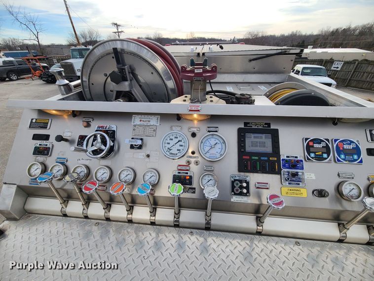 image for item JG9551 2007 Sutphen  fire truck