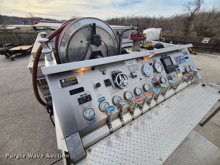 image for item JG9551 2007 Sutphen  fire truck