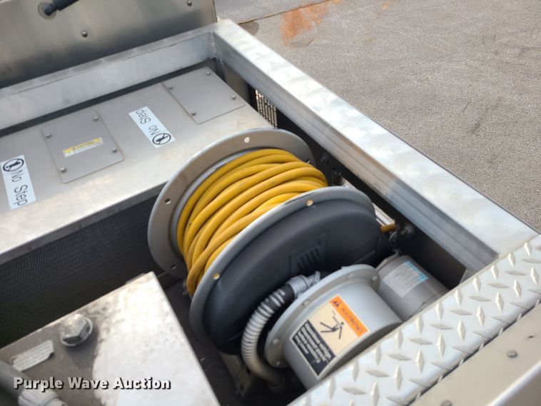 image for item JG9551 2007 Sutphen  fire truck