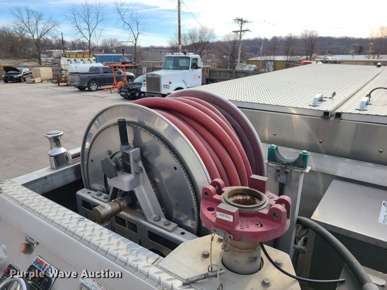 image for item JG9551 2007 Sutphen  fire truck