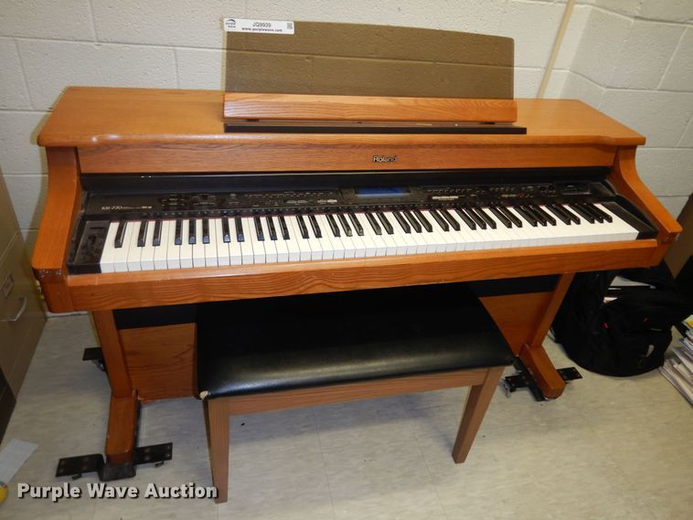 image for item JQ9939 Roland KR770  digital piano