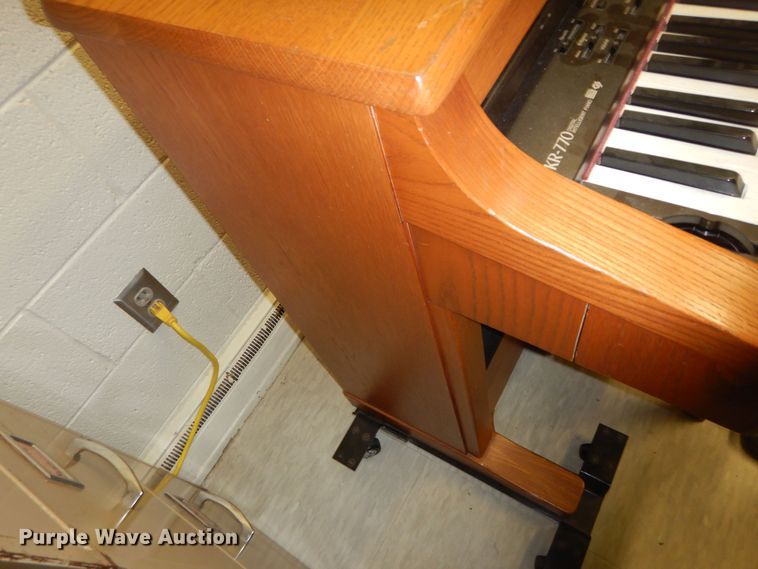 image for item JQ9939 Roland KR770  digital piano